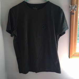American Eagle men’s tee